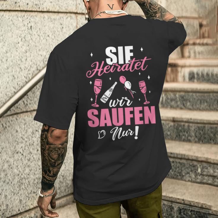 Sie Heiratet Wir Saufen Nur Junggesellenabschied T-Shirt mit Rückendruck Geschenke für Ihn