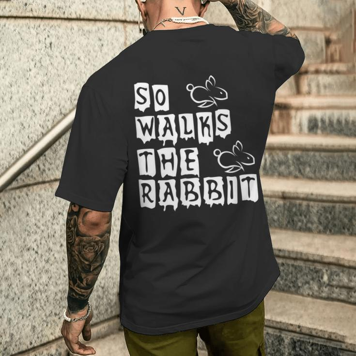 So Walks He Rabbit So Läuft Der Hase Denglisch Fun Saying T-Shirt mit Rückendruck Geschenke für Ihn