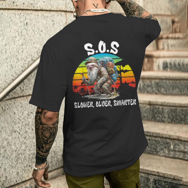 SOS Slower Older Smarter Wandern Faultier Abenteuer T-Shirt mit Rückendruck Geschenke für Ihn