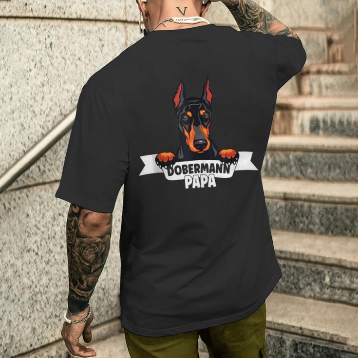 Stolzer Dobermann Papa Für Alle Dobermann Papas T-Shirt mit Rückendruck Geschenke für Ihn