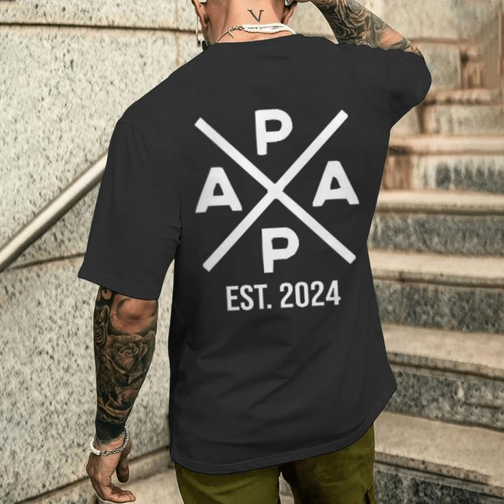 Stolzer Papa Est 2024Ater 2023 Befördert Zum Papa 2024 T-Shirt mit Rückendruck Geschenke für Ihn