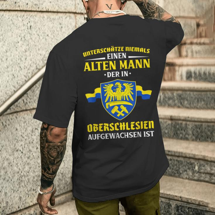 Underschätze Niemal Einen Alten Mann Aus Oberschlesia T-Shirt mit Rückendruck Geschenke für Ihn