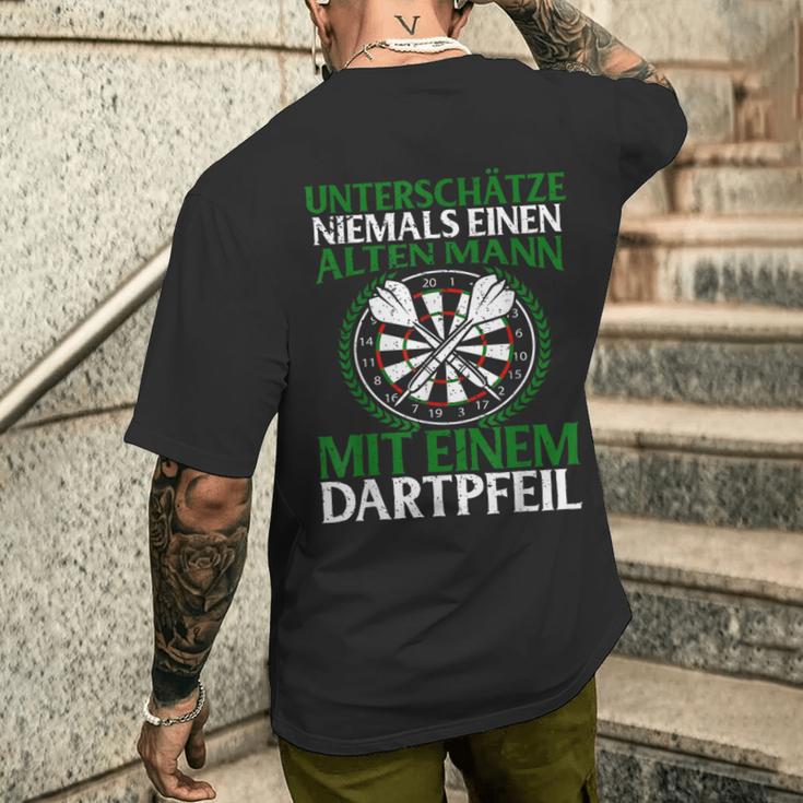 Unterschätze Niemals Alten Mann Mit Dartpfeil Darts Black T-Shirt mit Rückendruck Geschenke für Ihn