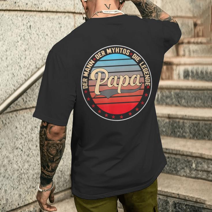 Vaterintage Geschenk Der Mann Der Mythos Die Legende Papa T-Shirt mit Rückendruck Geschenke für Ihn