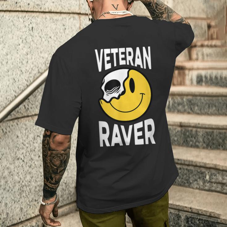 Veteran Raver Old School Rave Raving Party T-Shirt mit Rückendruck Geschenke für Ihn