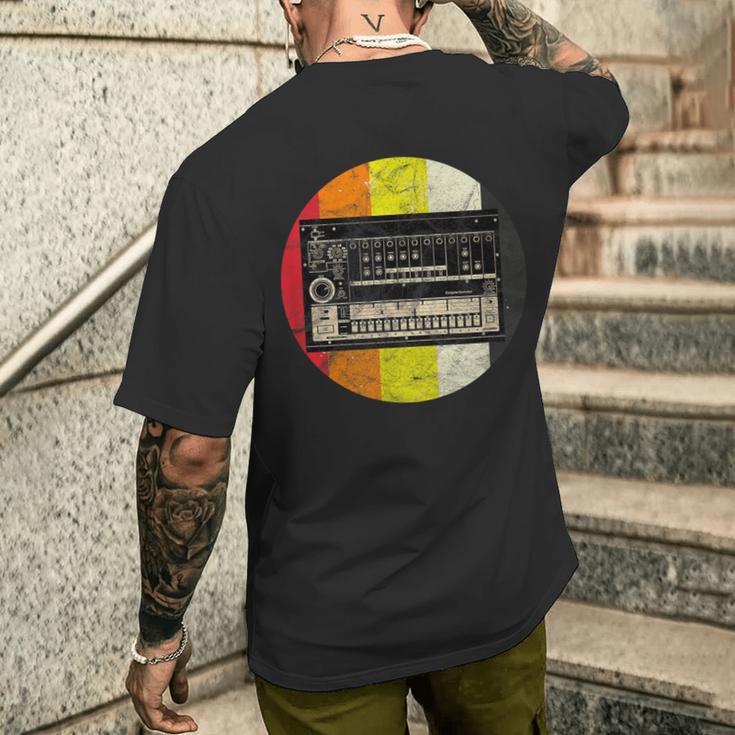 Vintage Analogue Drum Machine Retro Synth Synthesizer Studio T-Shirt mit Rückendruck Geschenke für Ihn