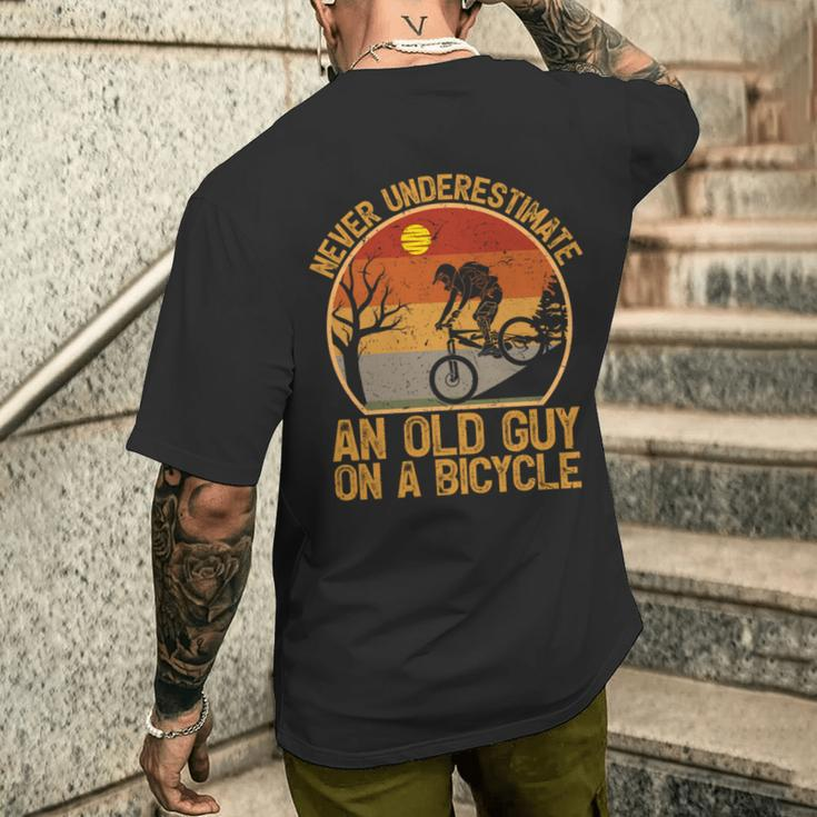 Vintage Retro Never Underestimate An Old Guy On A Bicycle Men's T-shirt Back Print Gifts for Him