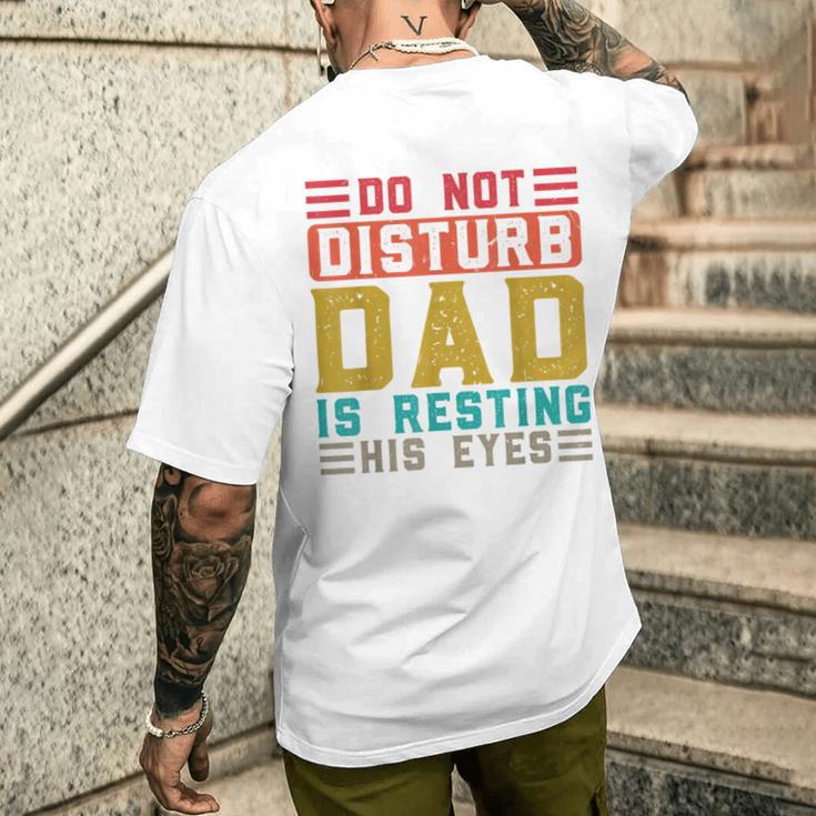 Don't Distortion Papa Ruht Seine Augen Gray T-Shirt mit Rückendruck Geschenke für Ihn