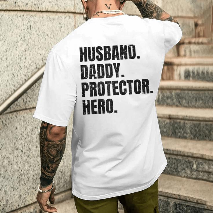 Herren Ehemann Papa Protector Hero Besterateratertag T-Shirt mit Rückendruck Geschenke für Ihn