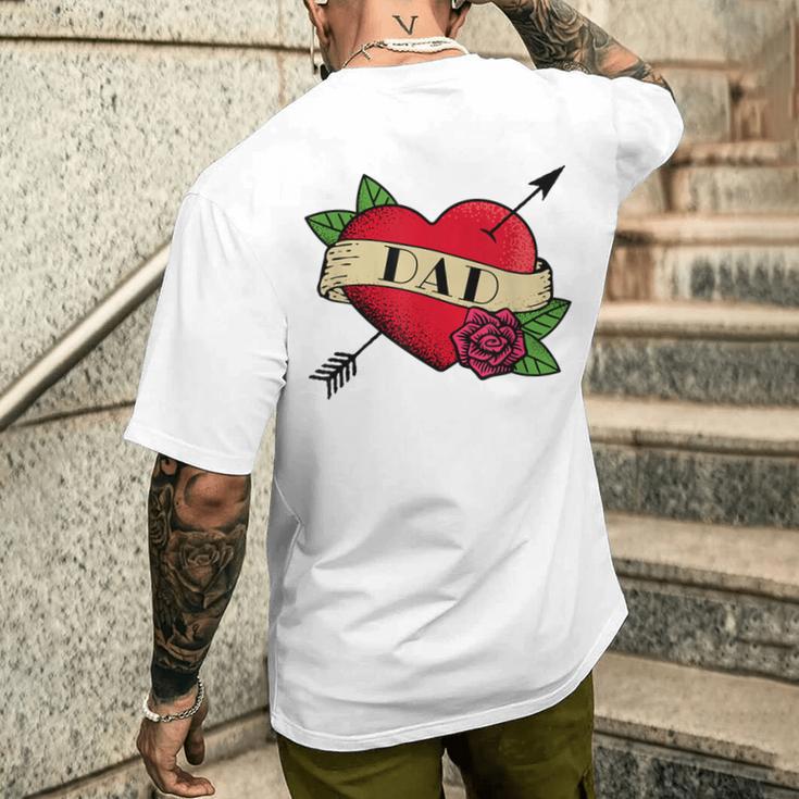 Herz Papa Tattoo T-Shirt mit Rückendruck Geschenke für Ihn