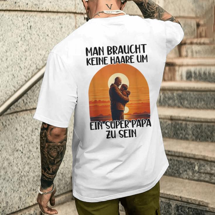 Man Braucht Keine Haare Um Ein Super Papa Zu Sein Sonnenunte T-Shirt mit Rückendruck Geschenke für Ihn