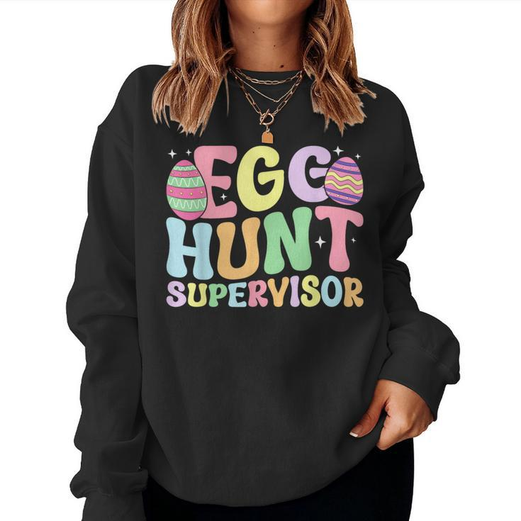 Egg Hunt Supervisor Retro Egg Hunting Party Mom Dad Easter Women Sweatshirt