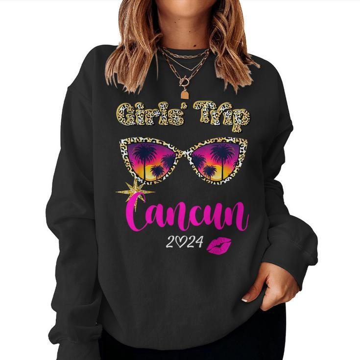 Girls Trip Cancun 2024 Beach Weekend Birthday Squad Women Sweatshirt