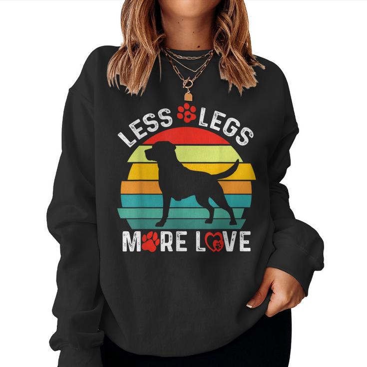 Less Legs More Love Stativ Für Hundeliebhaber Hund Mama Hund Papa Sweatshirt Frauen