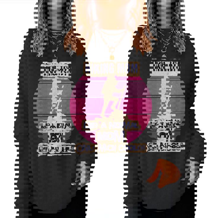 Maman En Randonnée Comme Une Maman Normale Seulement Une Women Sweatshirt
