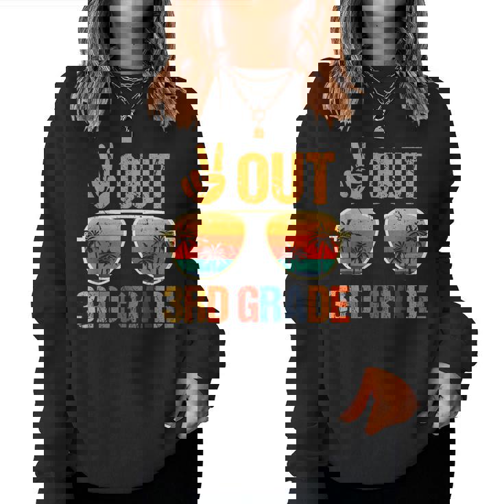 Retro Peace Out 3Rd Grade Groovy Happy Last Day Of School Women Sweatshirt
