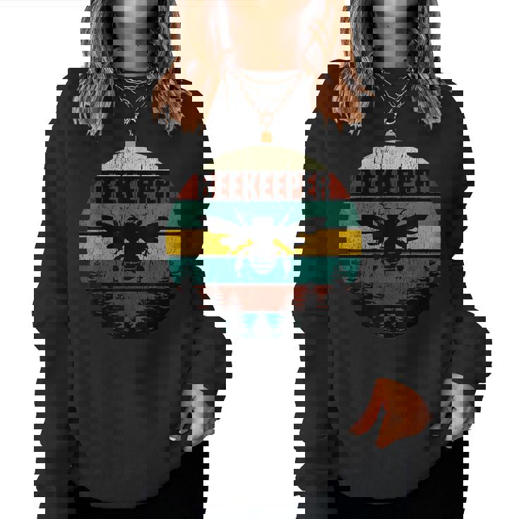 Retro Vintage Beekeeper Bee Keeper Beekeeping Bee Women Sweatshirt