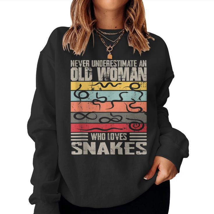 Vintage Never Underestimate An Old Woman Who Loves Snakes Women Sweatshirt