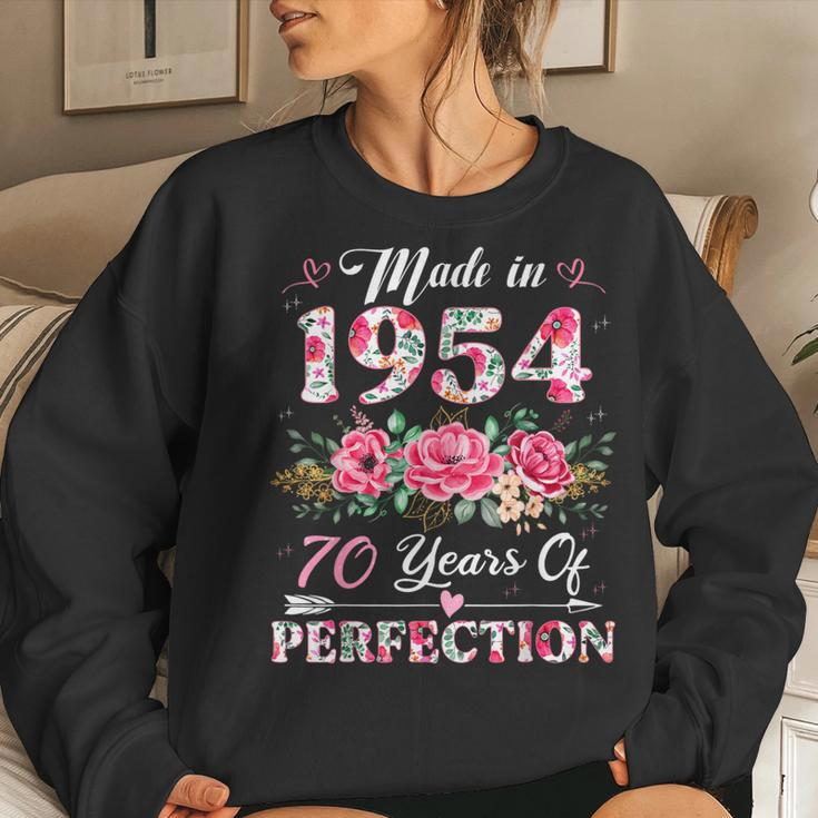 70 Year Old Made In 1954 Floral 70Th Birthday Women Women Sweatshirt Gifts for Her