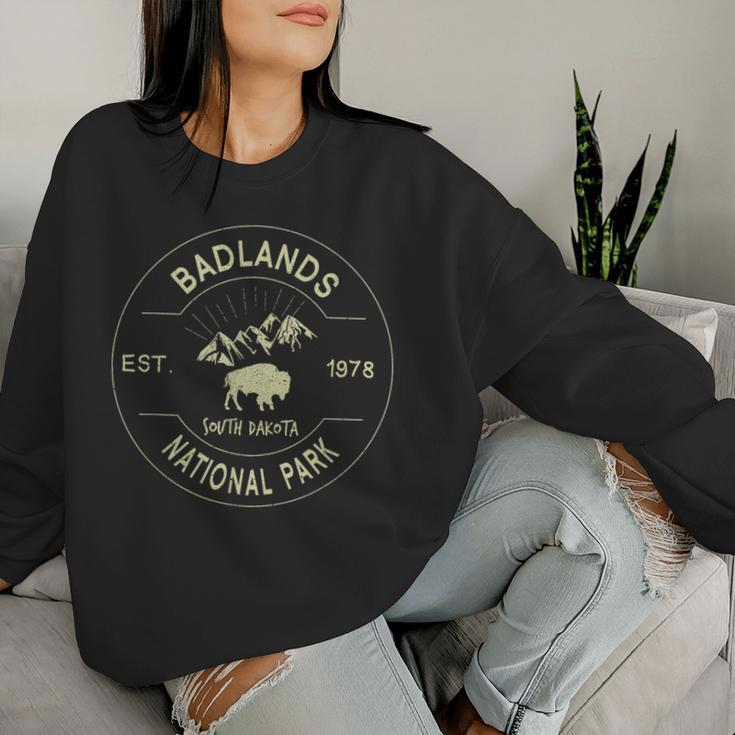 Badlands National Park Retro Vintage South Dakota Mom Women Sweatshirt Gifts for Her