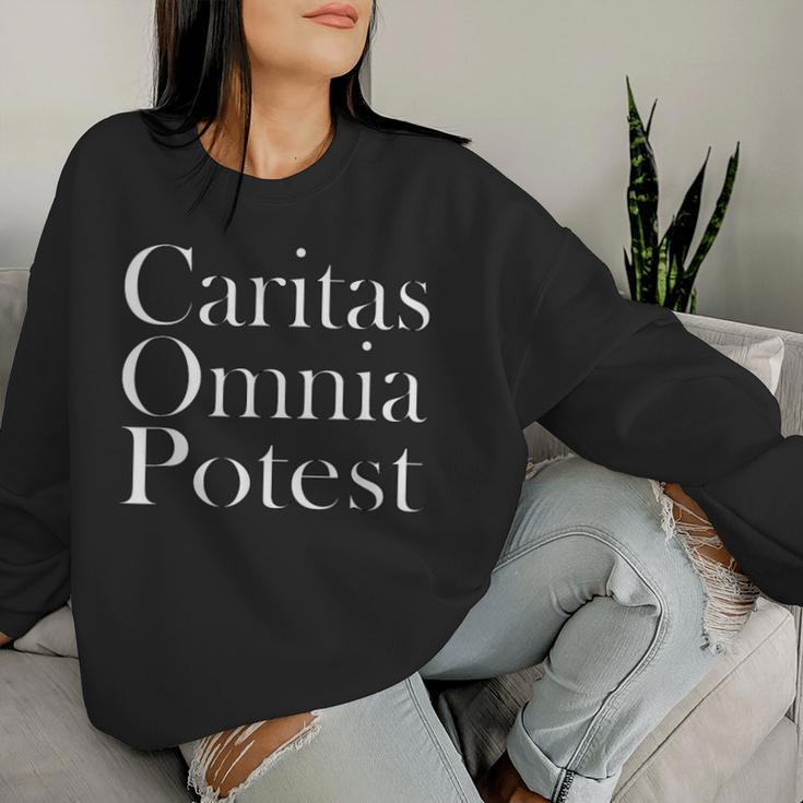 Caritas Omnia Potest Liebeermag Alles Latin Teacher S Sweatshirt Frauen Geschenke für Sie