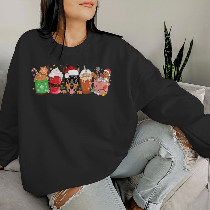 Dobermann Und Kaffeeliebhaber Mama Papa Weihnachten Neujahr Grafik Mit-Ausschnitt Sweatshirt Frauen Geschenke für Sie