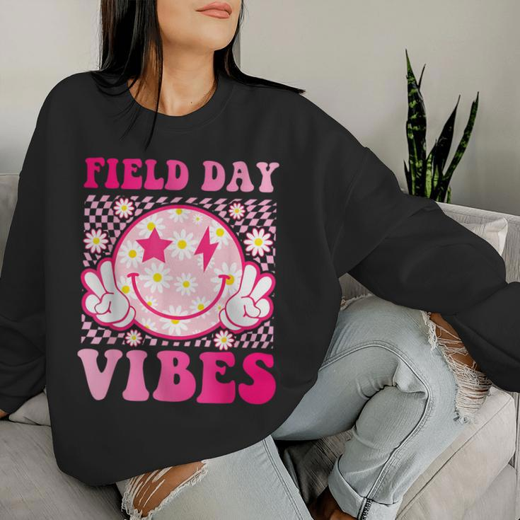 Field Day Vibes Fun Day Field Trip Groovy Teacher Student Women Sweatshirt Gifts for Her