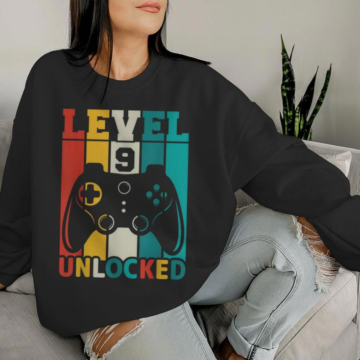 Gaming Vintage 9Th Birthday 9 Year Old Boy Girl Gamer Women Sweatshirt Gifts for Her