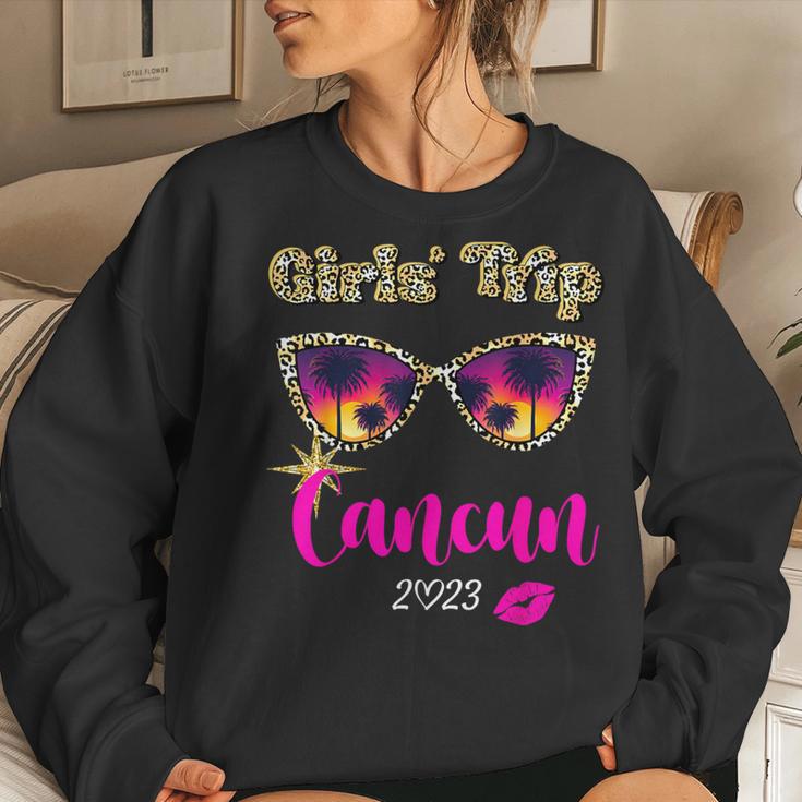 Girls Trip Cancun 2023 Vacation For Weekend Birthday Women Sweatshirt Gifts for Her