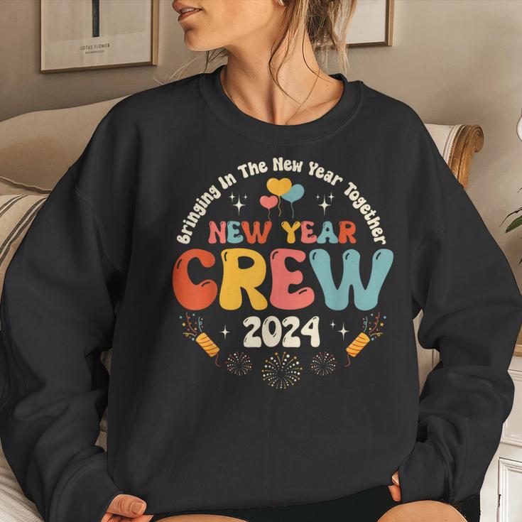 Groovy 2024 New Year's Crew Family Couple Friends Matching Women Sweatshirt Gifts for Her