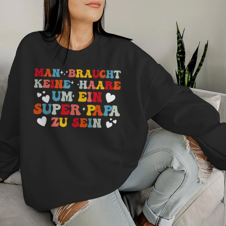 Man Braucht Keine Haare Um Ein Super Papa Zu Sein Groovy Sweatshirt Frauen Geschenke für Sie