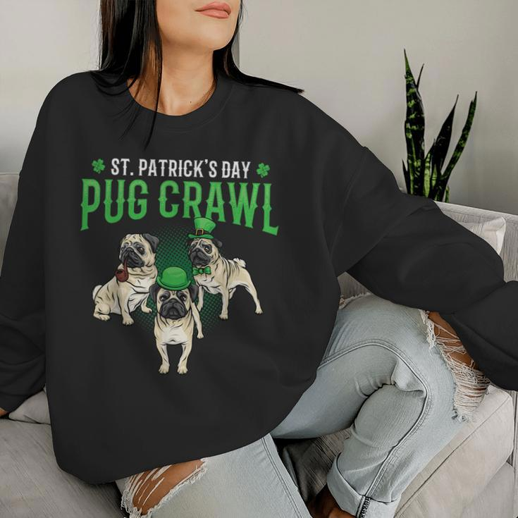 St Patrick's Day Parade Of Pug Crawl Dog Lovers Pug Mom Dad Women Sweatshirt Gifts for Her