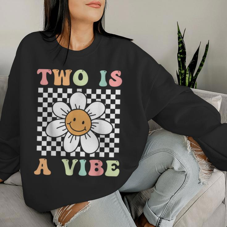 Two Is A Vibe Cute Groovy 2Nd Birthday Party Daisy Flower Women Sweatshirt Gifts for Her