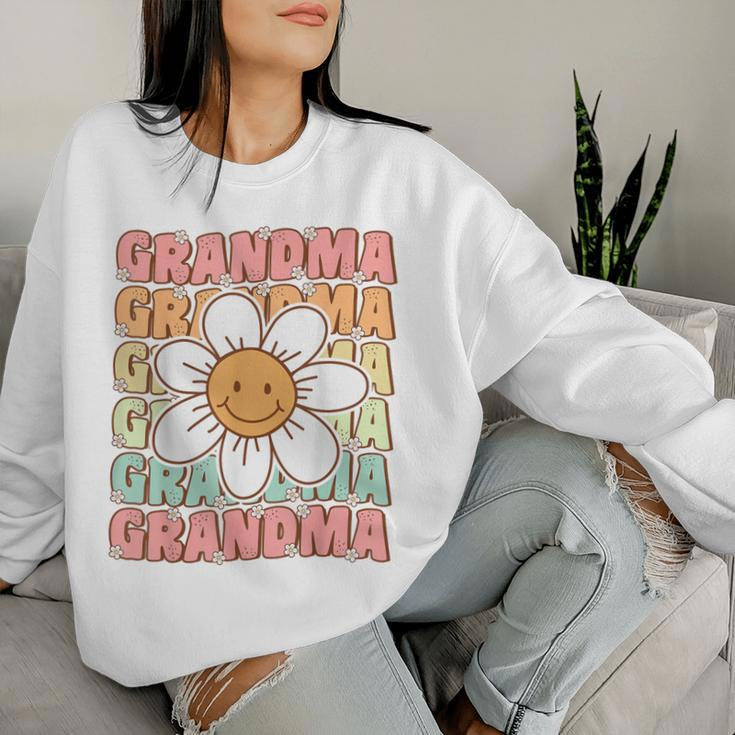 Cute Groovy Grandma 70S Family Birthday Party Daisy Flower Women Sweatshirt Gifts for Her