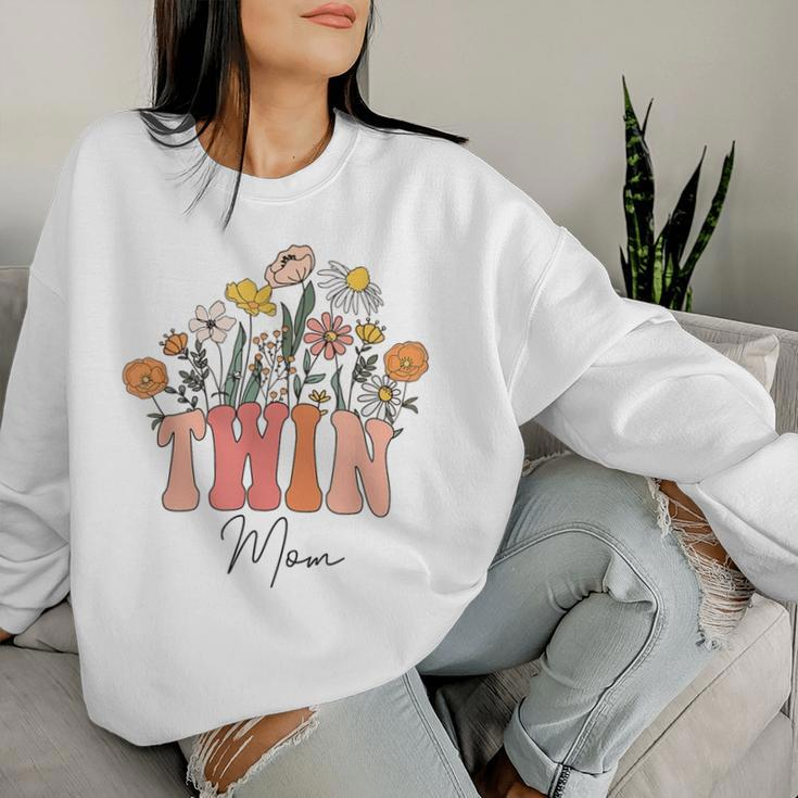 Retro Groovy Floral Twin Mom Mother's Day Wildflower Women Women Sweatshirt Gifts for Her