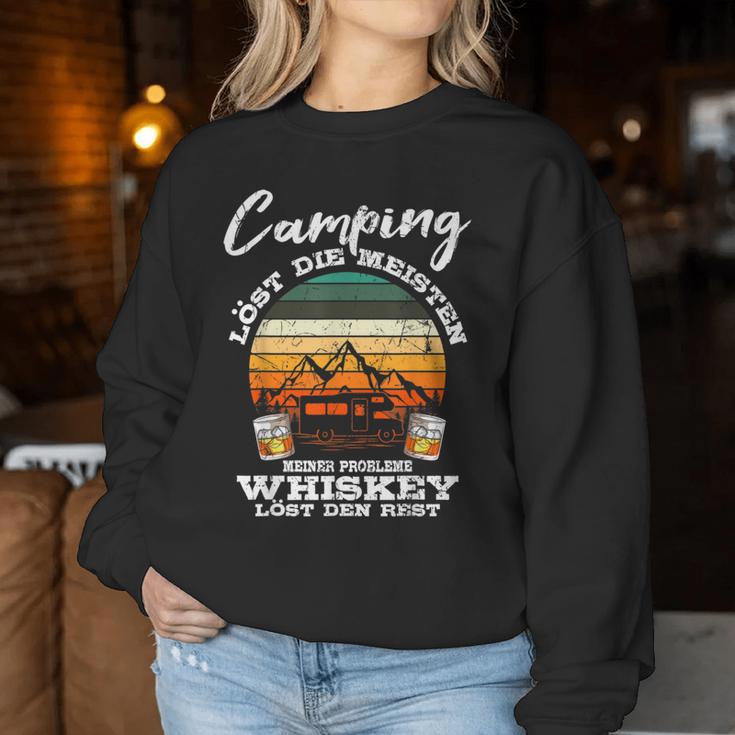 Camping Löst Die Meisten Probleme Whiskey Den Rest Camper Sweatshirt Frauen Lustige Geschenke