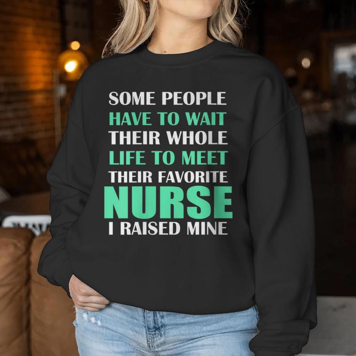 Damen Nurse I Raised Mine Mama Papa Eltern- Mit-Ausschnitt Sweatshirt Frauen Lustige Geschenke