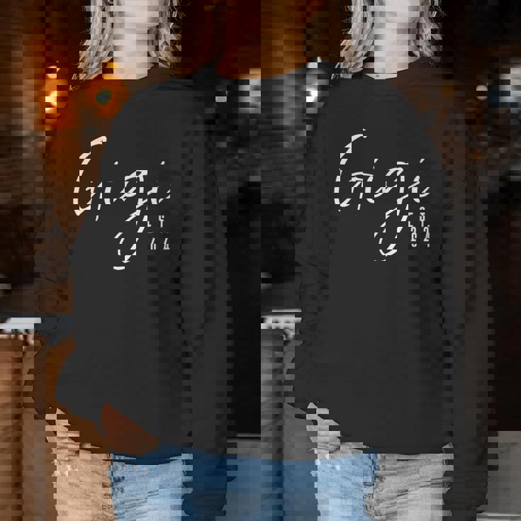 Gigi Est 2024 Gigi To Be New Grandma Women Sweatshirt Personalized Gifts