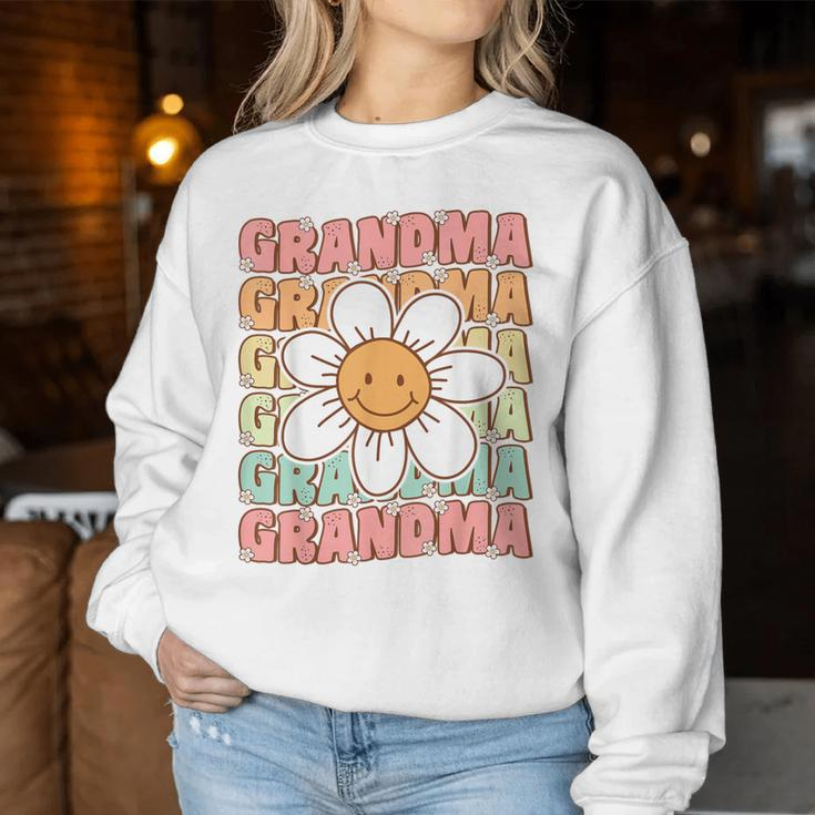 Cute Groovy Grandma 70S Family Birthday Party Daisy Flower Women Sweatshirt Funny Gifts
