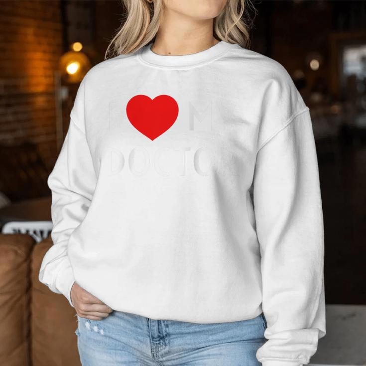 Ich Liebe Meinen Arzt Ich Liebe Meinen Arzt Frau Freundin Mama Papa Raglan Sweatshirt Frauen Lustige Geschenke