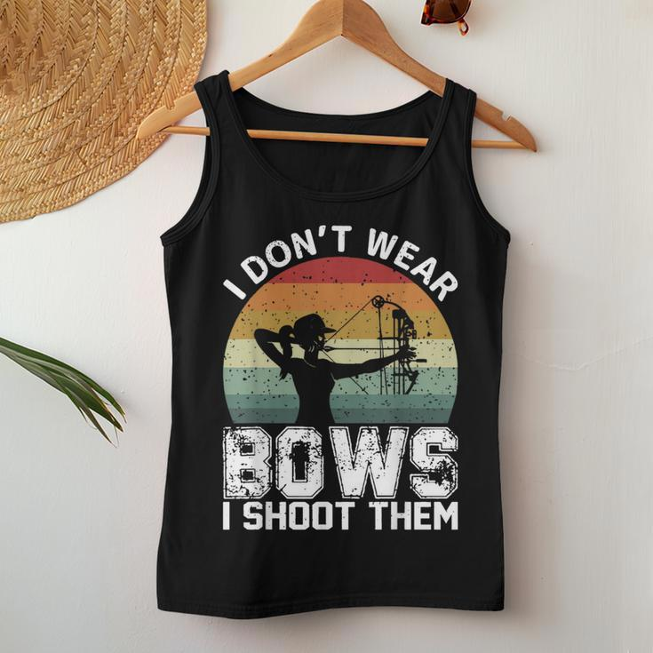 Retro I Don't Wear Bows I Shoot Them Archery Girl Bowhunting Women Tank Top Personalized Gifts