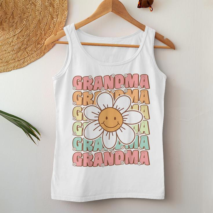 Cute Groovy Grandma 70S Family Birthday Party Daisy Flower Women Tank Top Funny Gifts