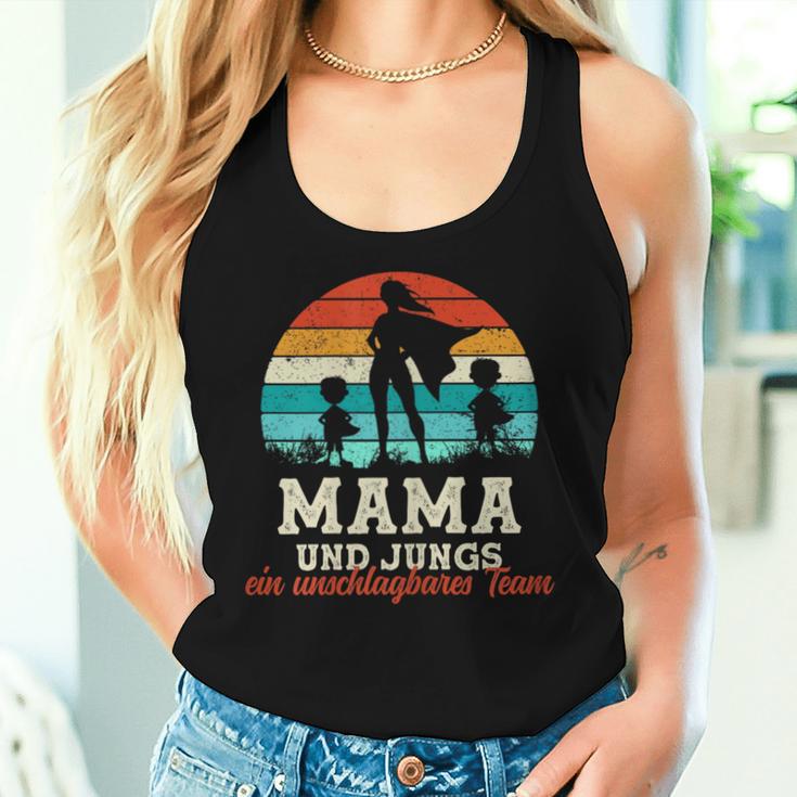 Team Mama Zwei Söhne Superheld Muttertag Stolze Super Mama Tank Top Frauen Geschenke für Sie