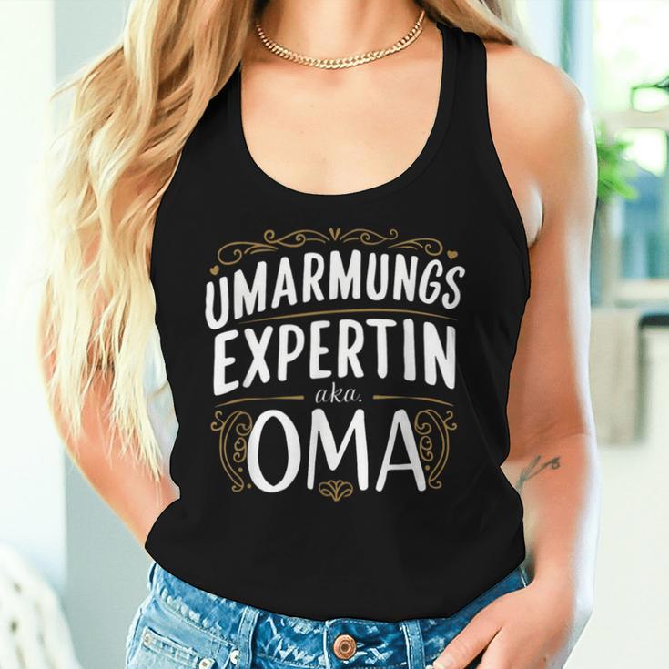 Umarmungsexpertin Oma Muttertag Geburtstag Beste Mama Lustig Tank Top Frauen Geschenke für Sie