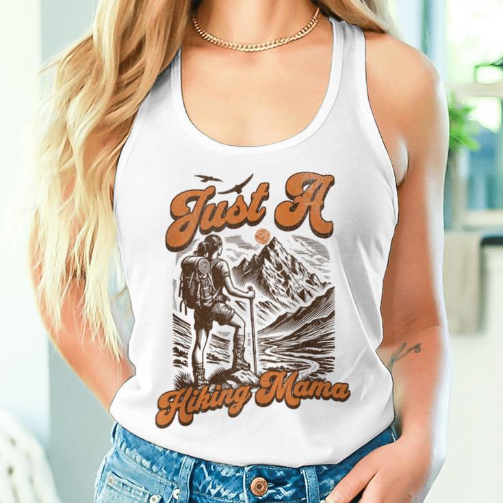 Just A Hiking Mama Adventure – Frauen Begeisterton Der Wanderung Tank Top Frauen Geschenke für Sie