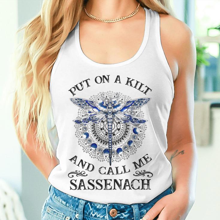 Put On A Kilt And Call Me Sassenach Dragonfly Tank Top Frauen Geschenke für Sie