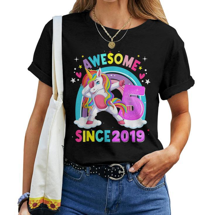 5 Years Old Unicorn Dabbing 5Th Birthday Girl Unicorn Women T-shirt