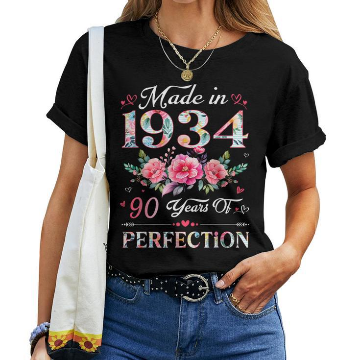 90 Year Old Made In 1934 Floral 90Th Birthday Women Women T-shirt