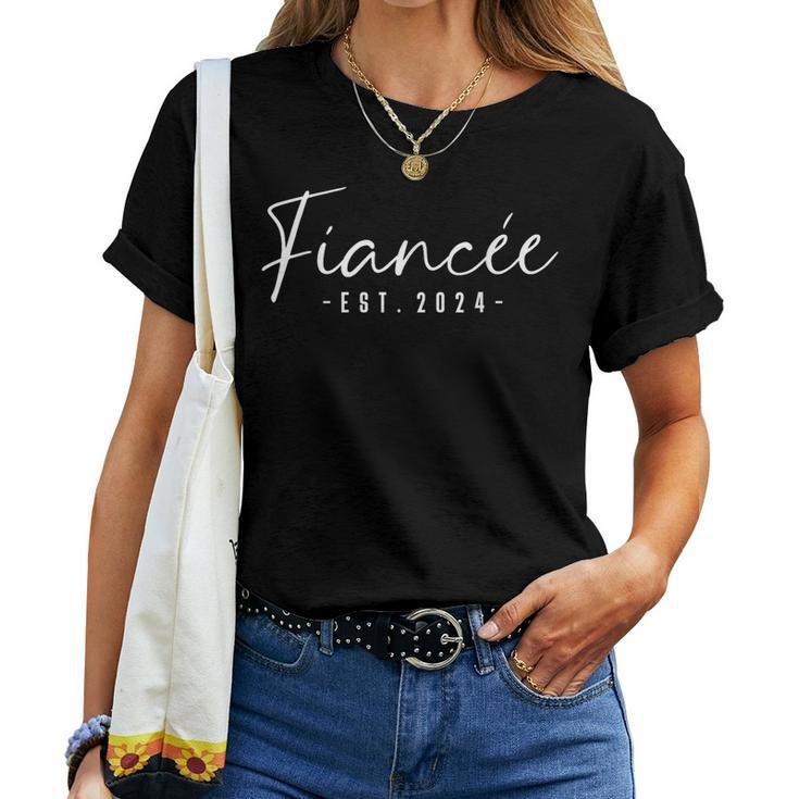 Fiancée Est 2024 Future Wife Engaged Her Engagement Women T-shirt