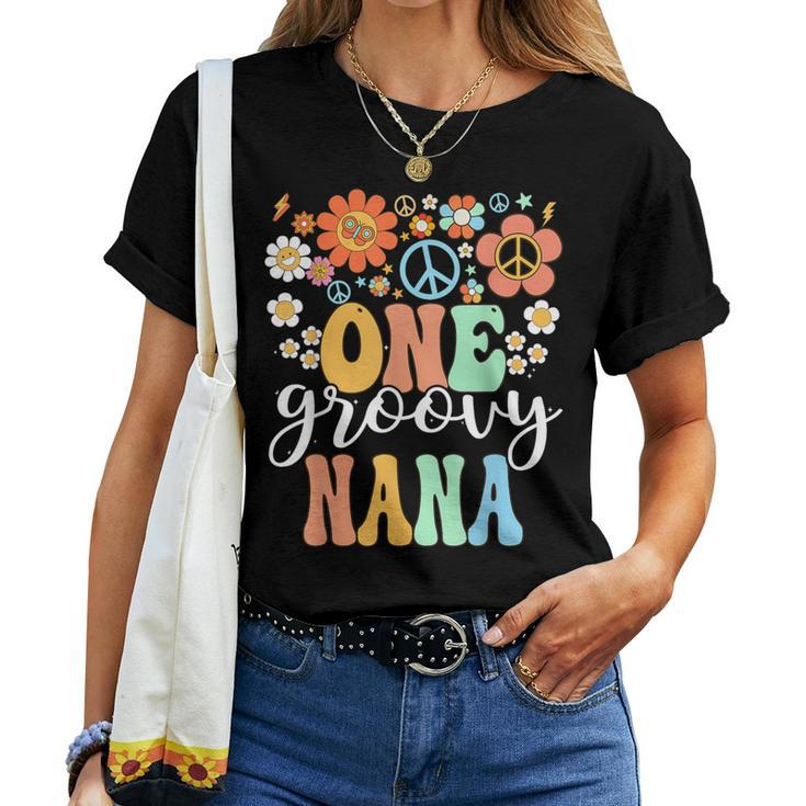 Groovy Nana Retro Grandma Birthday Matching Family Party Women T-shirt